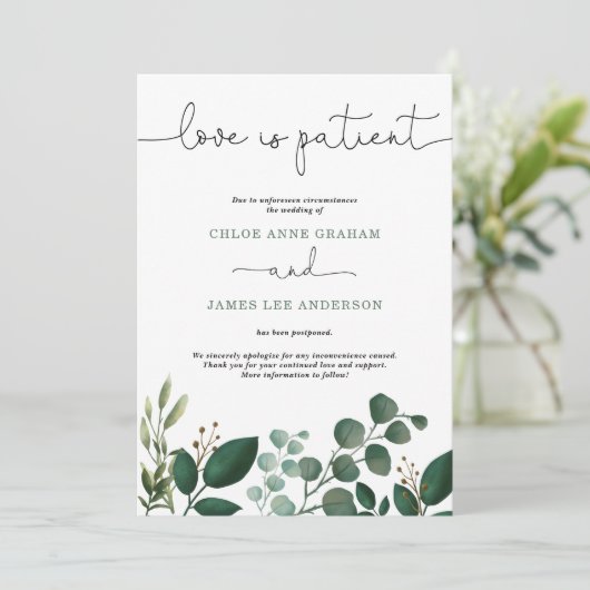 Moderne Waterverf Greenery Love is Patient Wedding Kaart (Staand voorkant)