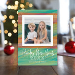 Moderne Waterverf Happy New Year Holiday Foto Feestdagenkaart<br><div class="desc">Gebruik 1 vierkante foto met het onderwerp in het midden. Maak een unieke en trendy Happy Nieuwjaarsgroet met een helder en vrolijk patroon op de achterkant. Als u om het even wat rond moet bewegen,  klik op de aanpassingsknoop om veranderingen aan te brengen.</div>