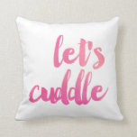 Moderne Waterverf Laten we de decoratieve piloot u Kussen<br><div class="desc">De typografie van de waterverf in helder roze en koraal luidt "Let's Cuddle".  Solide waterverf op de achterzijde.  De achtergrondkleur kan aan om het even welke kleur worden aangepast u zou willen.  Sweet,  leuk,  kleurrijk - perfect!</div>