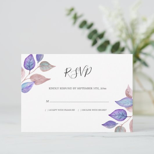 Moderne Waterverf Paarse bladeren loof bruiloft RSVP Kaartje (Staand voorkant)