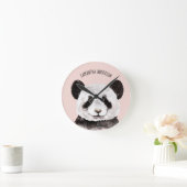Moderne Waterverf Panda met naam en pastelroze Ronde Klok (Huis)