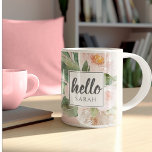 Moderne Waterverf roze bloemen & Hallo & naam Koffiemok<br><div class="desc">Moderne Waterverf roze bloemen & Hallo & naam</div>