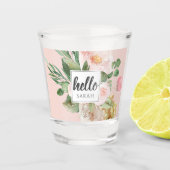 Moderne Waterverf roze bloemen & Hallo & naam Shot Glas (Voorkant)
