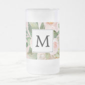 Moderne Waterverf roze bloemen monogrammen Matglas Bierpul (Center)