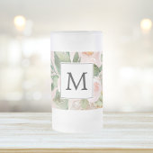 Moderne Waterverf roze bloemen monogrammen Matglas Bierpul