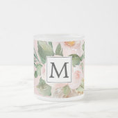 Moderne Waterverf roze bloemen monogrammen Matglas Koffiemok (Center)