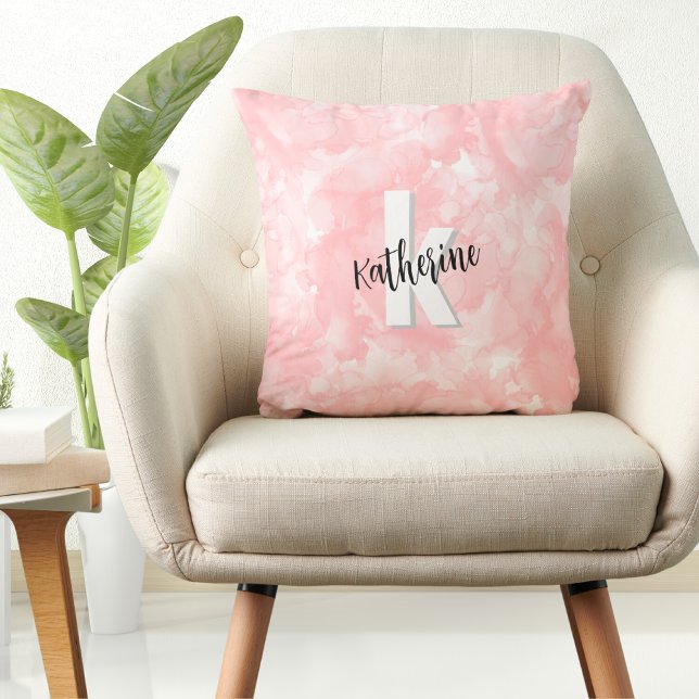Moderne Waterverf Roze Monogram Kussen (Modern Girly Watercolor Pink Monogram Throw Pillow)