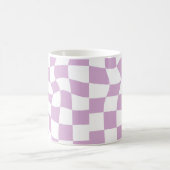 Moderne Wavy Checkerboard Paarse Mok (Center)