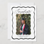 Moderne Wavy Script Photo Graduation Party Kaart (Voorkant)