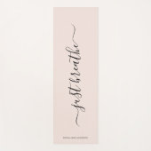 Moderne, wazige roze Breathe Elegant Script Name Yogamat (Voorkant)