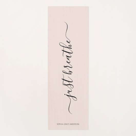 Moderne, wazige roze Breathe Elegant Script Name Yogamat (Voorkant)