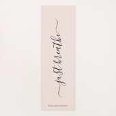 Moderne, wazige roze Breathe Elegant Script Name Yogamat (Achterkant)