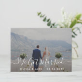 Moderne We Got Married White Script Trouwfoto  Aankondiging (Staand voorkant)