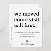 Moderne We verhuisd komen bezoeken Call First Typo Aankondigingskaart (Voorkant / Achterkant)