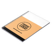 Moderne website met wit perzik zwart bedrijfslogo notitieboek (Linkerzijde)