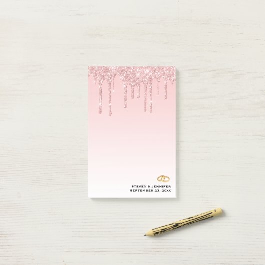 Moderne weddenschapsroze glitter-ritsen en gouden  post-it® notes (Op bureau)