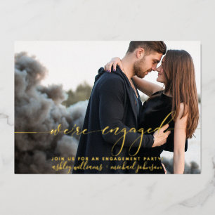 Moderne We're Engaged Foto Verlovingsfeest Folie Uitnodiging