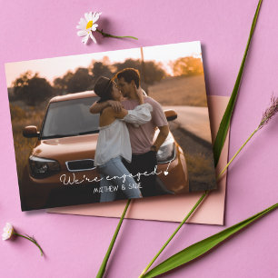 Moderne We're Engaged Hart Verlovingsfoto Briefkaart