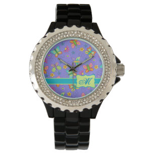 Moderne Whimsy Butterflies op Paars Monogram Horloge