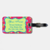 Moderne Whimsy Butterflies op Red Monogram Persona Bagagelabel (Achterkant horizontaal)