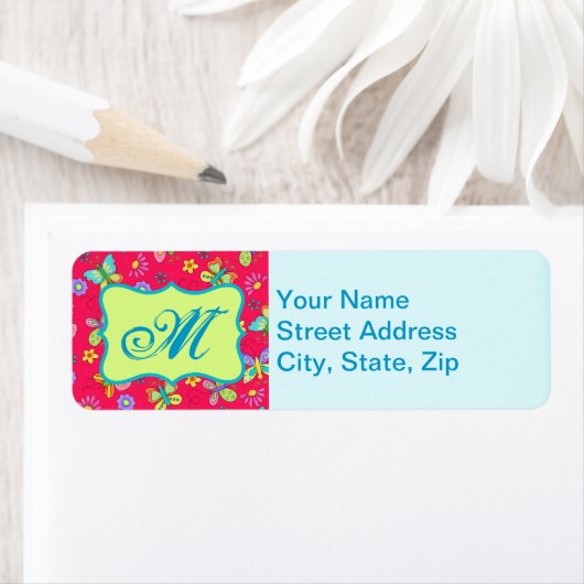 Moderne Whimsy Butterflies op Red Monogram Persona Etiket (Insitu)