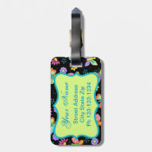 Moderne Whimsy Butterflies op zwart Monogram Bagagelabel (Achterkant verticaal)