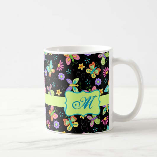 Moderne Whimsy Butterflies op zwart Monogram Koffiemok (Rechts)