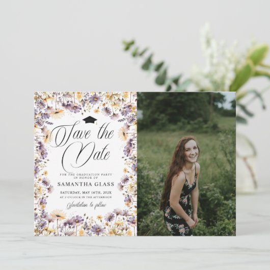 Moderne Wildbloemen Bewaar de datum Foto Afstudere Kaart (Staand voorkant)