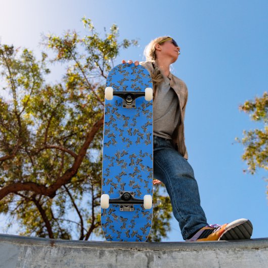 Moderne wilde blauwe zebra persoonlijk skateboard (Buiten 1)