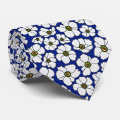 Moderne Wilde Bloemen Op Blauw Stropdas (Opgerold)