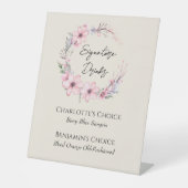 Moderne Wildflower Beige Bruiloft Signature Drinke Reclamebord Met Voetstuk (Voorkant)