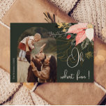 Moderne Winter Bloemenboog Oh Wat leuk Een Foto Feestdagenkaart<br><div class="desc">Deze moderne winterse bloemenboog o wat leuk is, heeft een grillig en elegant ontwerp met levendige waterverf-afbeeldingen van rode en roze poinsettia's en delicaat wintergroen. Met chique botanische elementen zoals dennen-, hulst- en winterbessen, voegt het kleurrijke palet van de kaart, inclusief stoffig roos en gouden accenten, een boho-touch toe aan...</div>