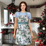 Moderne Winter Cotton Pine Bloempatroon Monogram Schort<br><div class="desc">Dit ontwerp kan worden gepersonaliseerd door de aanpassingsoptie te kiezen om tekst toe te voegen of andere veranderingen aan te brengen. Als dit product de optie heeft om het ontwerp naar een ander object over te brengen, moet u het ontwerp zo nodig aanpassen. Neem contact met me op colorflowcreations@gmail.com als...</div>