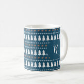 Moderne winterkerstboompatroonmonogram blauw koffiemok (Voorkant rechts)