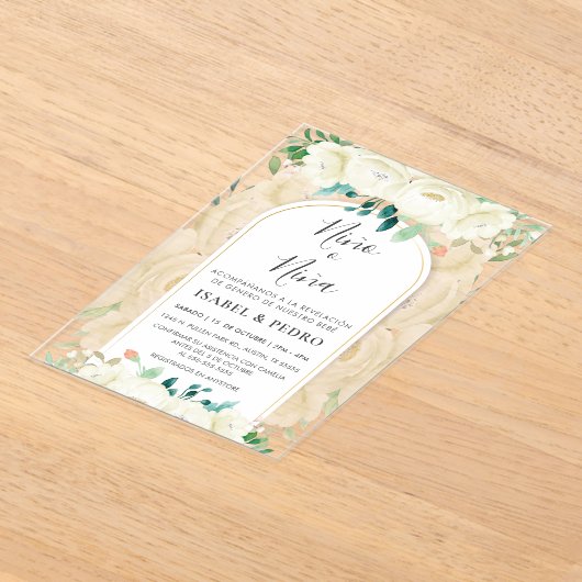 Moderne witte bloementuin Spaans geslacht onthulle Acryl Uitnodigingen (Laagn)