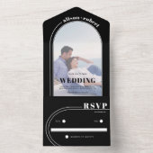 Moderne witte boog en foto zwarte bruiloft all in one uitnodiging (Binnen)