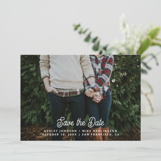 Moderne witte eenvoudige script typografie bruilof save the date (Staand voorkant)