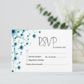 Moderne witte en blauwe bloemen bruiloft RSVP kaartje (Staand voorkant)