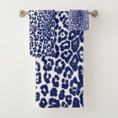 Moderne witte en marineblauwe luipaard bad handdoek (Insitu)