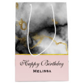 Moderne witte grijze marmer met Gold Ribbon Birthd Medium Cadeauzakje (Voorkant)