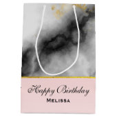 Moderne witte grijze marmer met Gold Ribbon Birthd Medium Cadeauzakje (Achterkant)