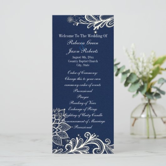 Moderne witte kant marine blauwe bruiloft programm programmakaart (Staand voorkant)