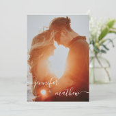 Moderne witte minimalistische scriptfoto's bruilof kaart (Staand voorkant)