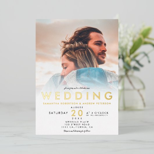 Moderne witte ombre simpele 2 foto's bruiloft folie uitnodiging (Staand Voorkant)