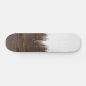 Moderne witte penseelstreken verven roestbruin hou skateboard (Horizontaal)