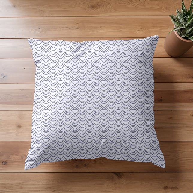 Moderne Witte Periwinkle Japanse Golfpatroon Kussen (Creator heeft geüpload)