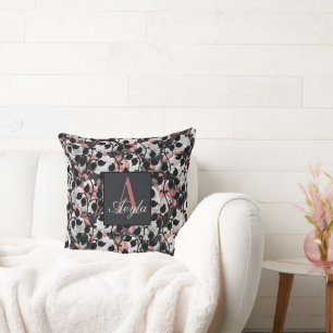 Moderne Witte Rozen met Roze Bladeren Monogram Kussen