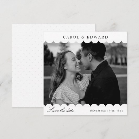 Moderne Witte Scallop Fotobruiloft Bewaar de datum Kaart (Voorkant / Achterkant)