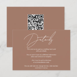 Moderne witte script kalligrafie mocha QR bruiloft Informatiekaartje