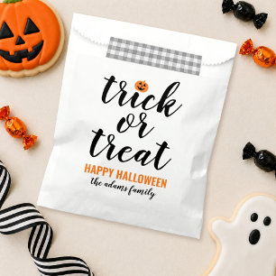 Moderne witte Trick or Treat Script familienaam Bedankzakje
